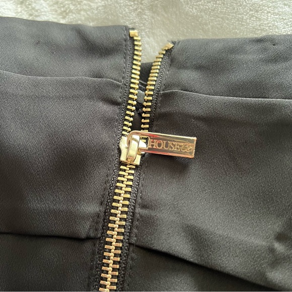 HOUSE OF CB London Black Satin Off Shoulder Twist Crop Top - Picture 6 of 8